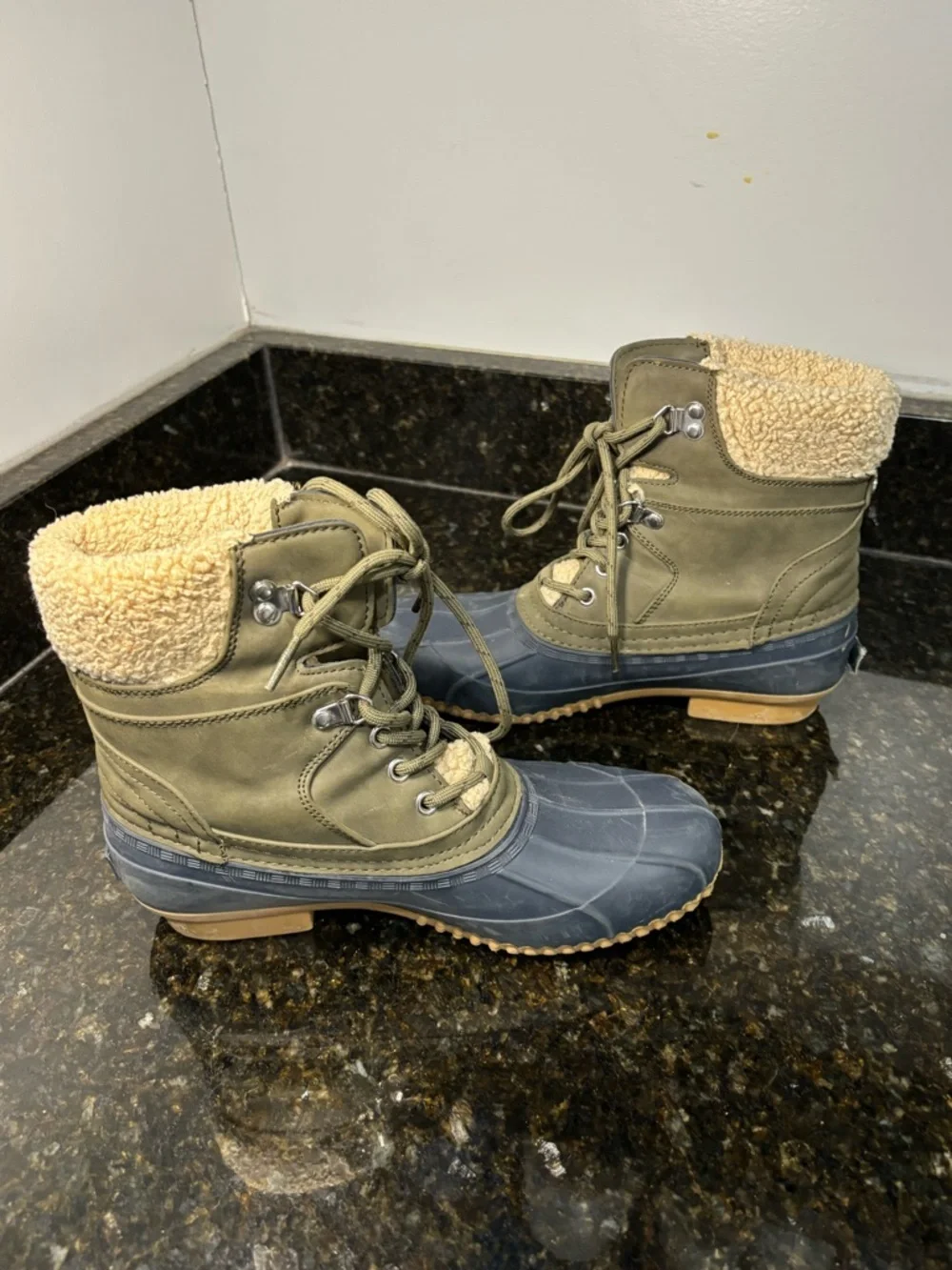 TOMMY HILFIGER Women’s Olive Green Winter Duck Boots with Shearling Collar